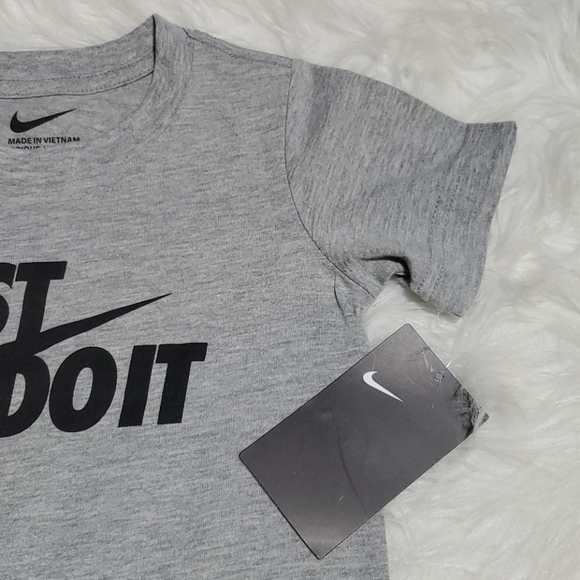NWT Nike tee-shirt 4T Girl or Boy - Picture 3 of 7